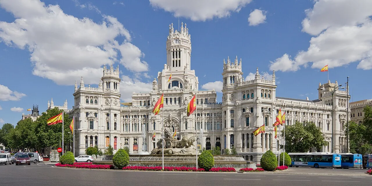 صورة أرشيفية أو توضيحية: قصر الاتصالات في مدريد، للتوضيح؛ ليست من الحدث المذكور في الخبر.