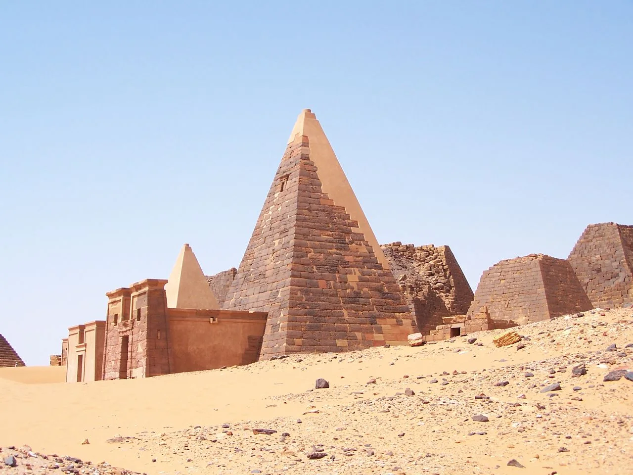 أهرامات مروي في السودان؛ صورة أرشيفية وليست من أعمال المعرض