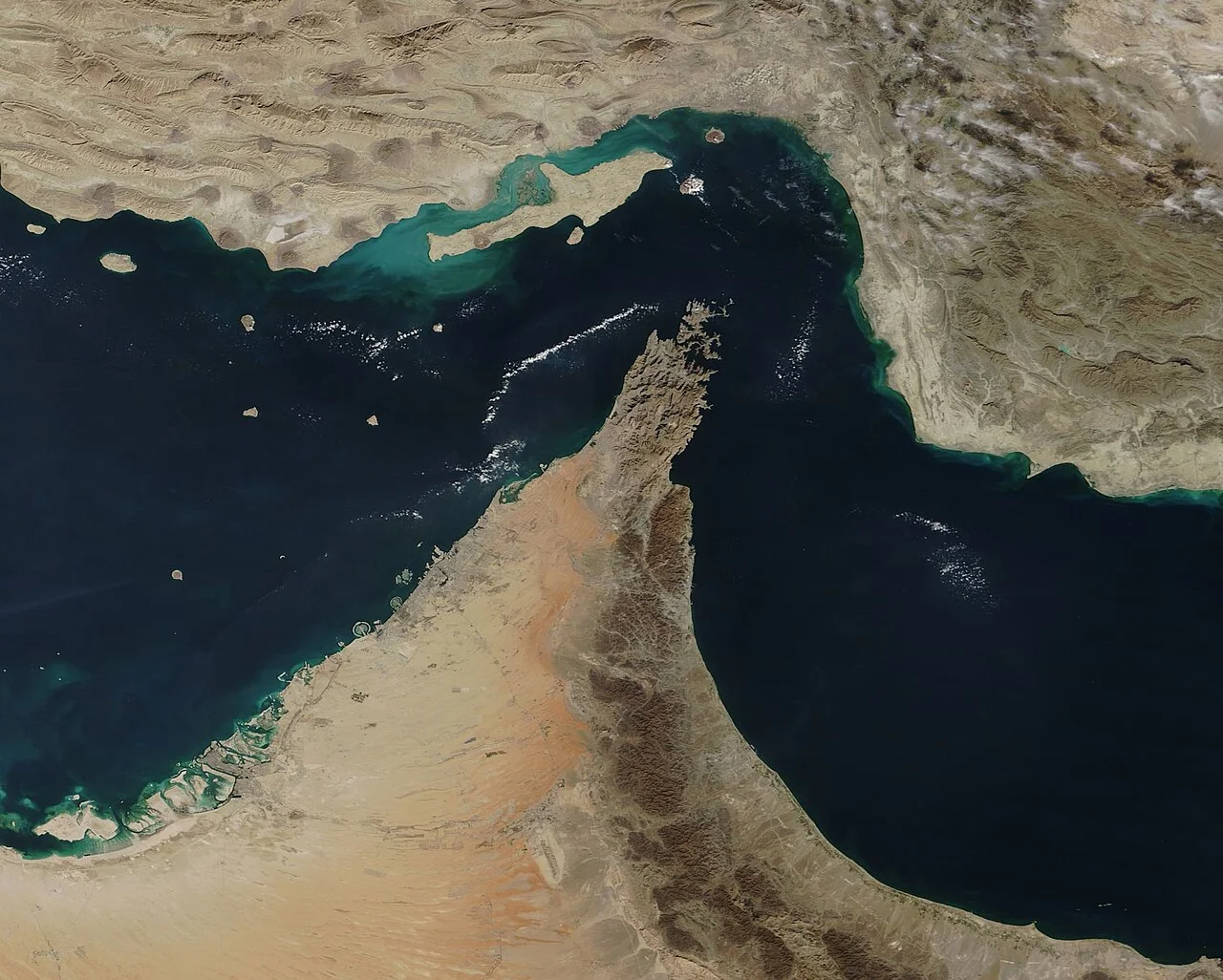 صورة أقمار صناعية أرشيفية لمضيق هرمز؛ لا تعرض حركة الملاحة الحالية.