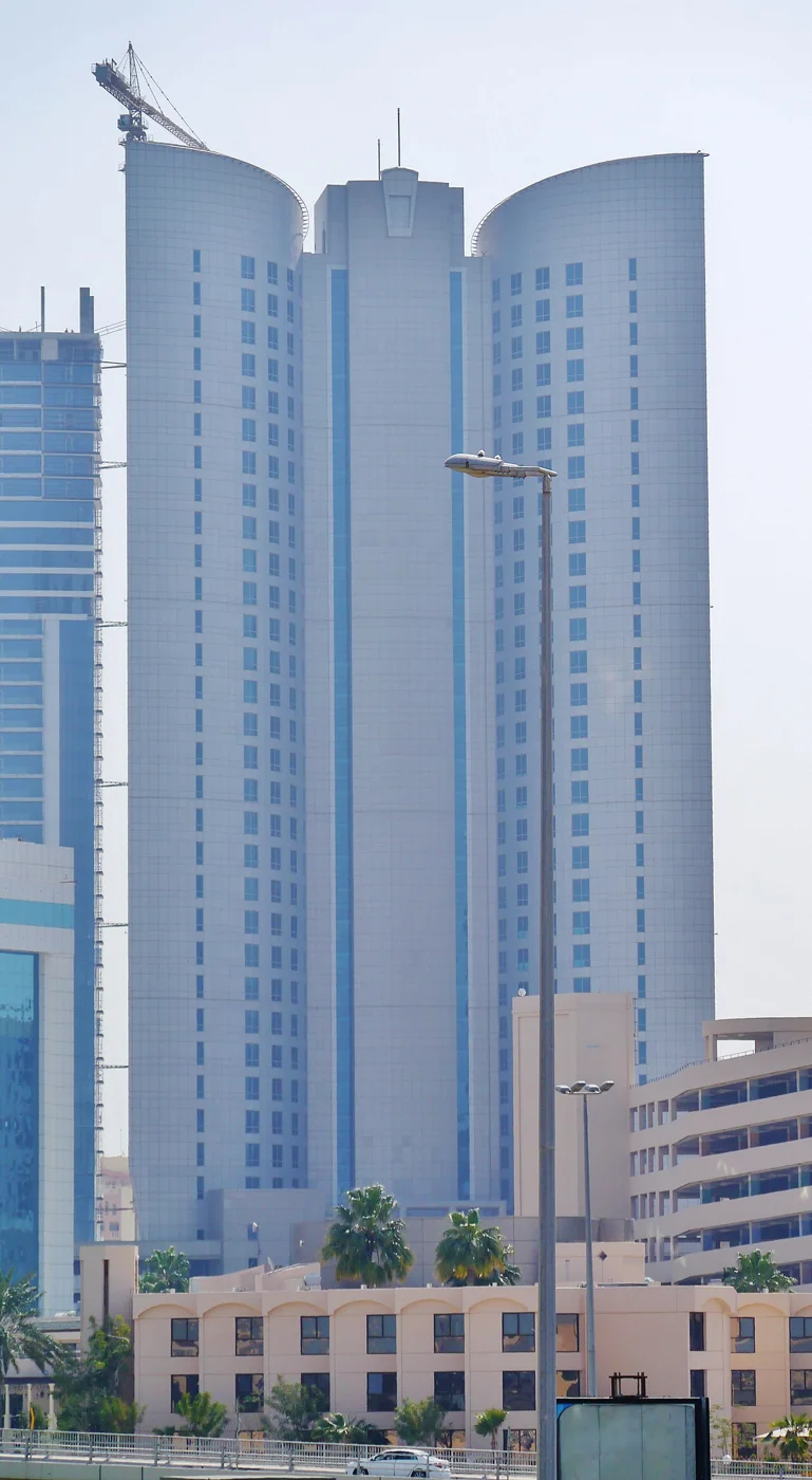 مشهد أرشيفي للمنامة؛ صورة توضيحية لا توثق الاتصال الوزاري.