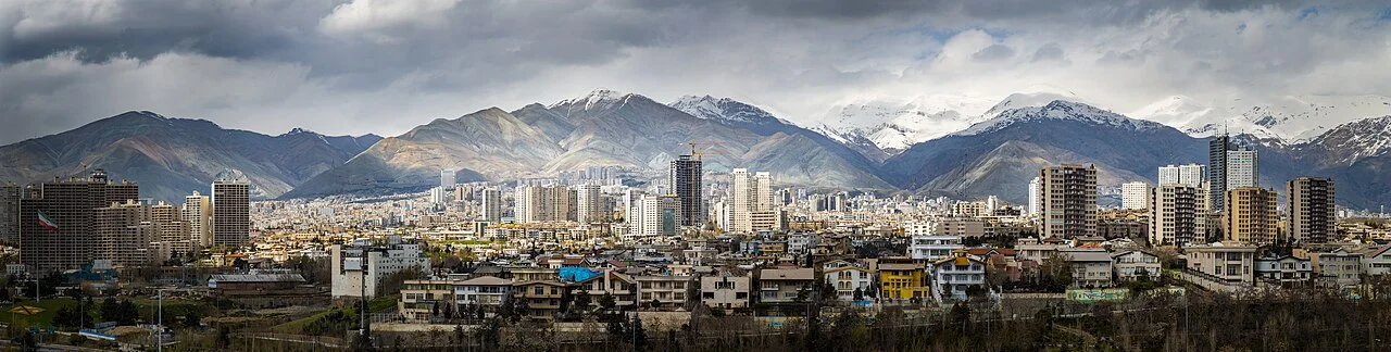 مشهد أرشيفي لطهران؛ لا يصور مفاوضات أو اجتماعًا للوسطاء.